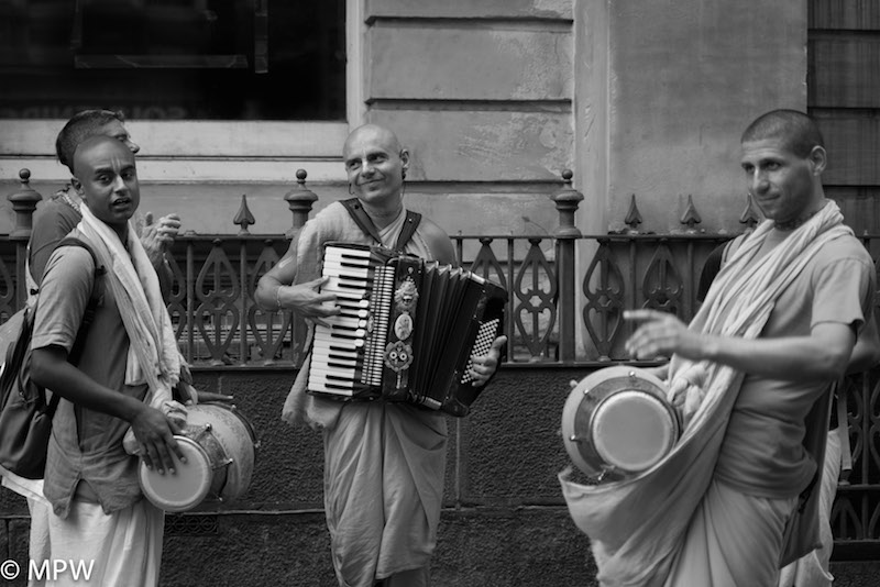 black and white photos queen street