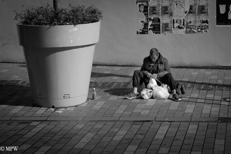 mike wheelton black and white, colour street photography Queen Street Auckland city
