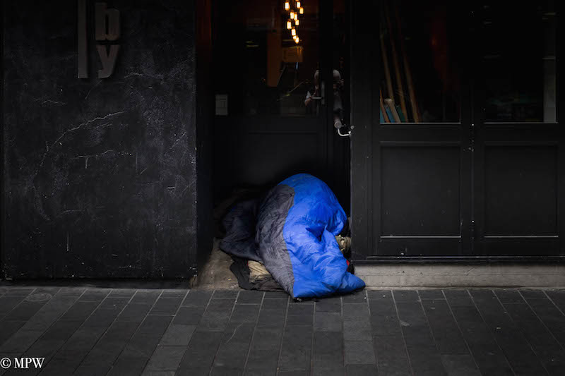 mike wheelton. The largest collection of colour, black and white street photography, in Queen Street, Auckland city, New Zealand.