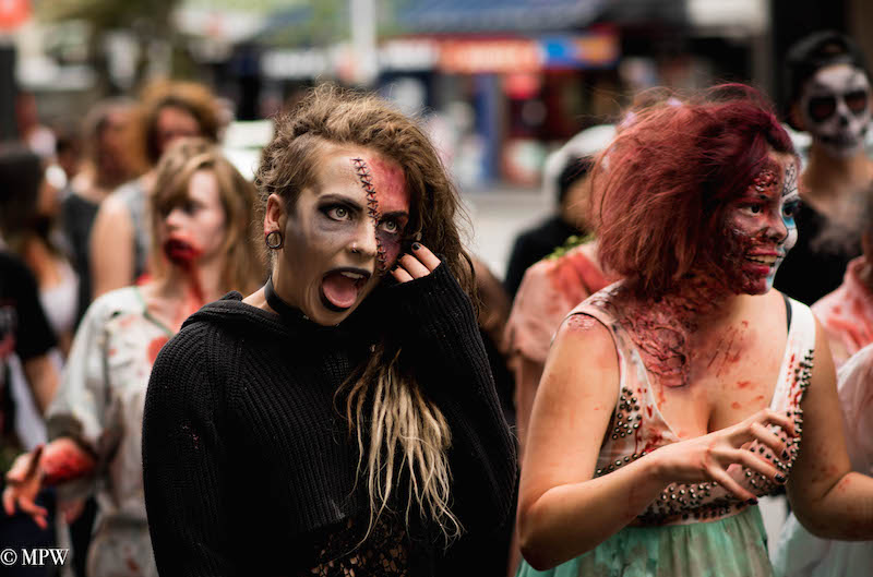 mike wheelton. The largest collection of colour, black and white street photography, in Queen Street, Auckland city, New Zealand.