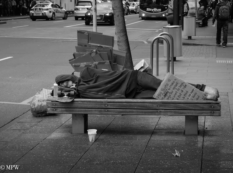 mike wheelton. The largest collection of colour, black and white street photography, in Queen Street, Auckland city, New Zealand.