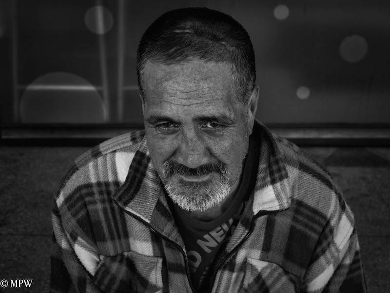 mike wheelton. The largest collection of colour, black and white street photography, in Queen Street, Auckland city, New Zealand.