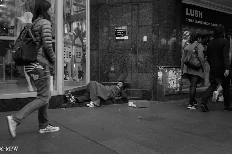 Mike Wheelton. The largest collection of colour, black and white street photography. Taken in and around Queen Street, Auckland city, New Zealand.