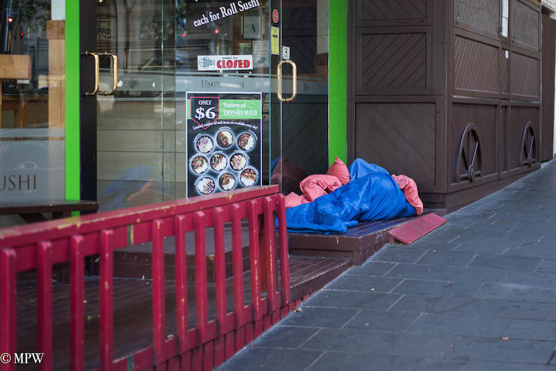 Mike Wheelton. The largest collection of colour, black and white street photography. Taken in and around Queen Street, Auckland city, New Zealand.
