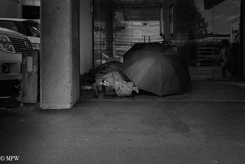 Mike Wheelton. The largest collection of colour, black and white street photography. Taken in and around Queen Street, Auckland city, New Zealand.