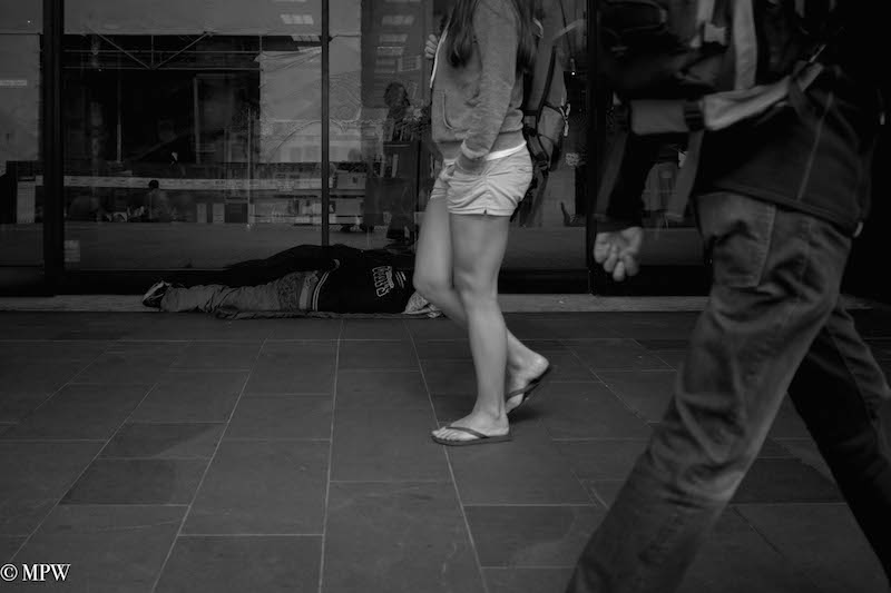 Mike Wheelton. The largest collection of colour, black and white street photography. Taken in and around Queen Street, Auckland city, New Zealand.