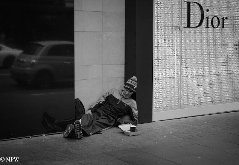 Mike Wheelton. The largest collection of colour, black and white street photography. Taken in and around Queen Street, Auckland city, New Zealand.