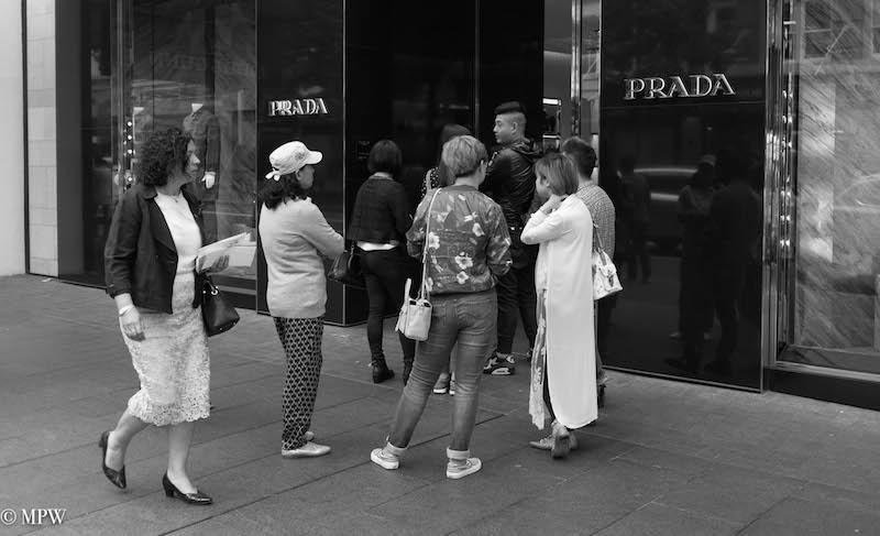 Mike Wheelton. The largest collection of colour, black and white street photography. Taken in and around Queen Street, Auckland city, New Zealand.