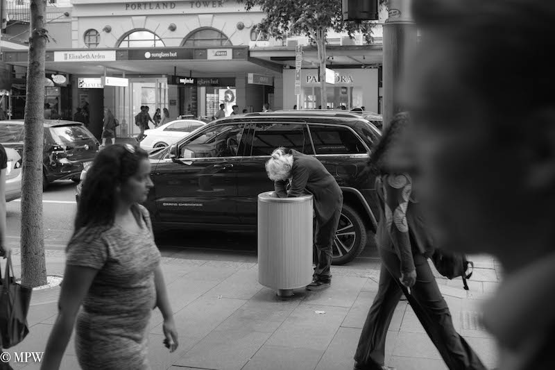 Mike Wheelton. The largest collection of colour, black and white street photography. Taken in and around Queen Street, Auckland city, New Zealand.