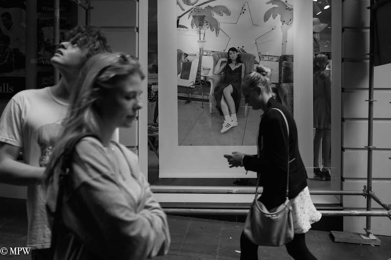 Mike Wheelton. The largest collection of colour, black and white street photography. Taken in and around Queen Street, Auckland city, New Zealand.