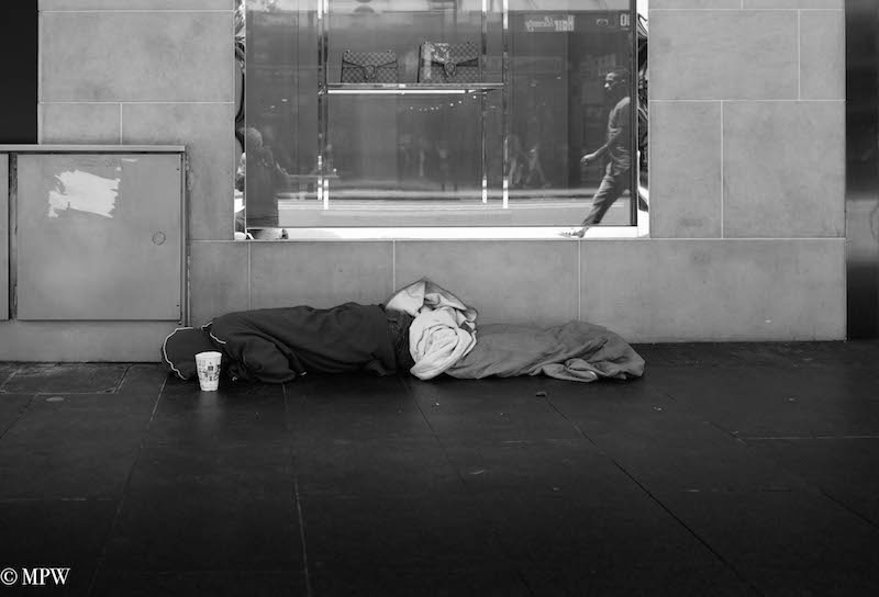 Mike Wheelton. The largest collection of colour, black and white street photography. Taken in and around Queen Street, Auckland city, New Zealand.