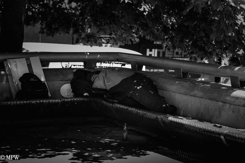 Mike Wheelton. The largest collection of colour, black and white street photography. Taken in and around Queen Street, Auckland city, New Zealand.