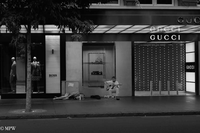 Mike Wheelton. The largest collection of colour, black and white street photography. Taken in and around Queen Street, Auckland city, New Zealand.