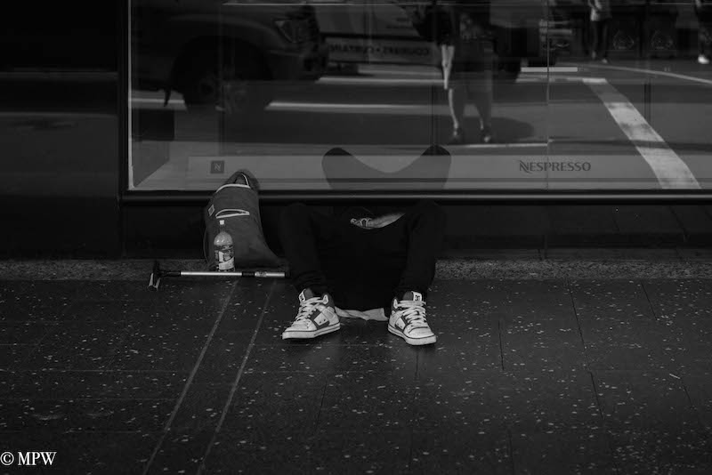 Mike Wheelton photo storyteller. The largest collection of colour, black and white street photography. Taken in and around Queen Street, Auckland city, New Zealand.