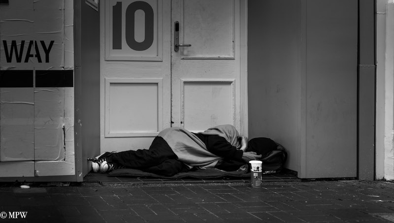 Mike Wheelton photo storyteller. The largest collection of colour, black and white street photography. Taken in and around Queen Street, Auckland city, New Zealand.