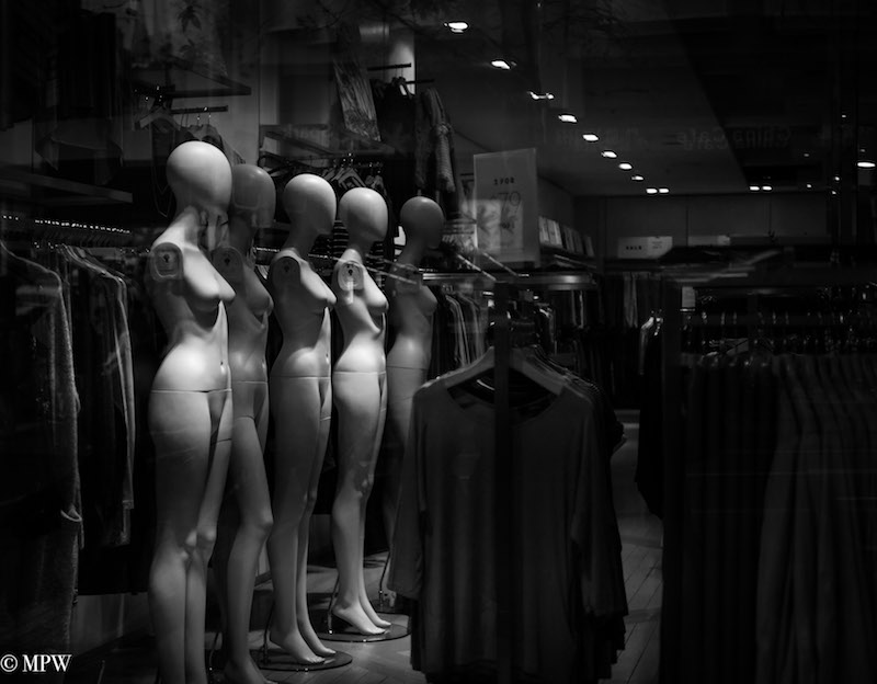 Mike Wheelton photo storyteller. The largest collection of colour, black and white street photography. Taken in and around Queen Street, Auckland city, New Zealand.
