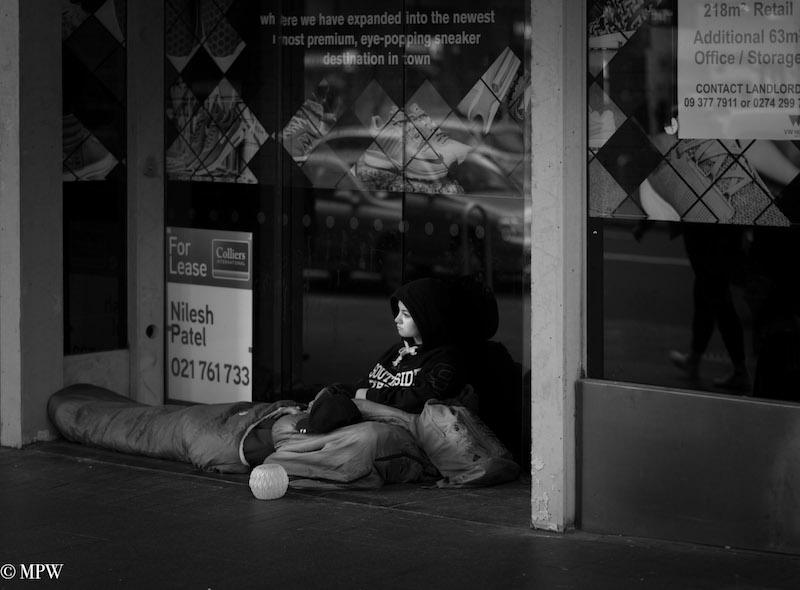 Mike Wheelton photo storyteller. The largest collection of colour, black and white street photography. Taken in and around Queen Street, Auckland city, New Zealand.