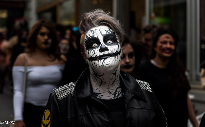 Mike Wheelton photo storyteller. The largest collection of colour, black and white street photography. Taken in and around Queen Street, Auckland city, New Zealand.