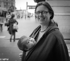 Auckland street mom and daughter