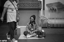 black and white street photos queen street auckland mike wheelton photography