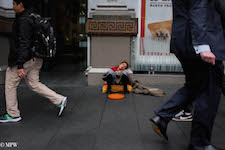 mike wheelton. The largest collection of colour, black and white street photography, in Queen Street, Auckland city, New Zealand