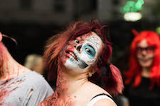 mike wheelton. The largest collection of colour, black and white street photography, in Queen Street, Auckland city, New Zealand.