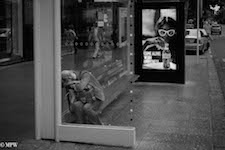 Mike Wheelton. The largest collection of colour, black and white street photography. Taken in and around Queen Street, Auckland city, New Zealand.