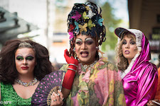 Mike Wheelton photo storyteller. The largest collection of colour, black and white street photography. Taken in and around Queen Street, Auckland city, New Zealand.