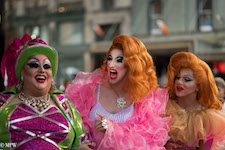 Priscilla Queen of the Desert opening night Oct 29016 Mike Wheelton photo storyteller. The largest collection of colour, black and white street photography. Taken in and around Queen Street, Auckland city, New Zealand.